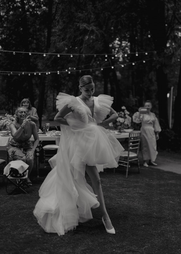 Лесная свадьба с ярким цветочным декором