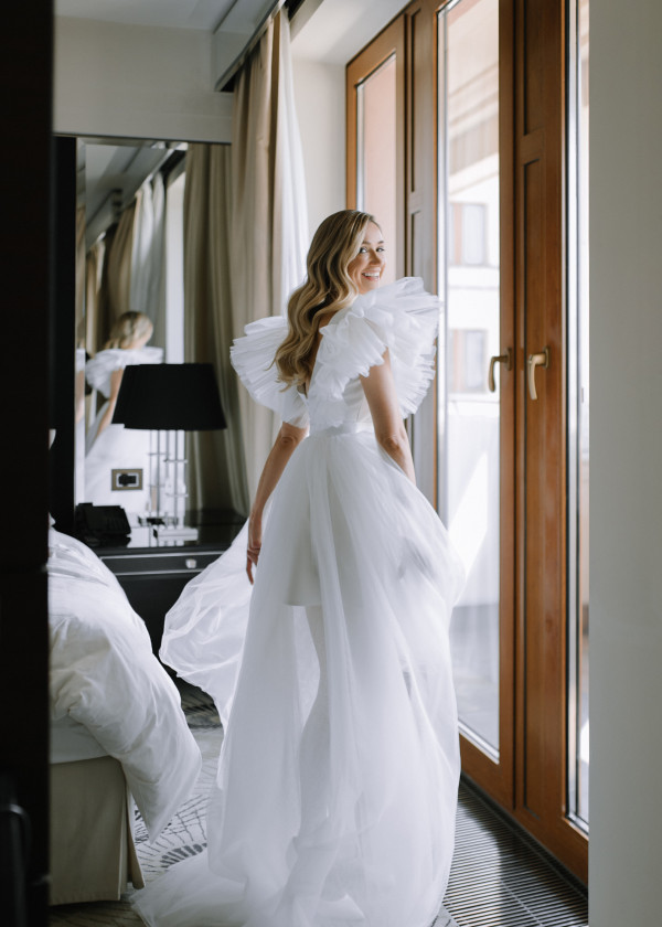 Лесная свадьба с ярким цветочным декором