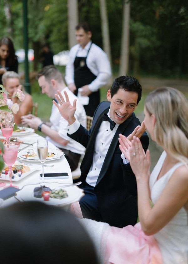 Лесная свадьба с ярким цветочным декором