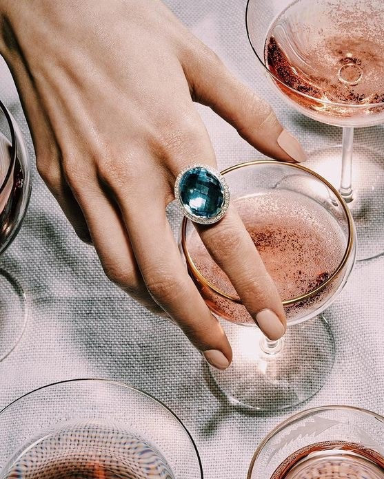 Помолвочное кольцо с овальной огранкой — тренд,