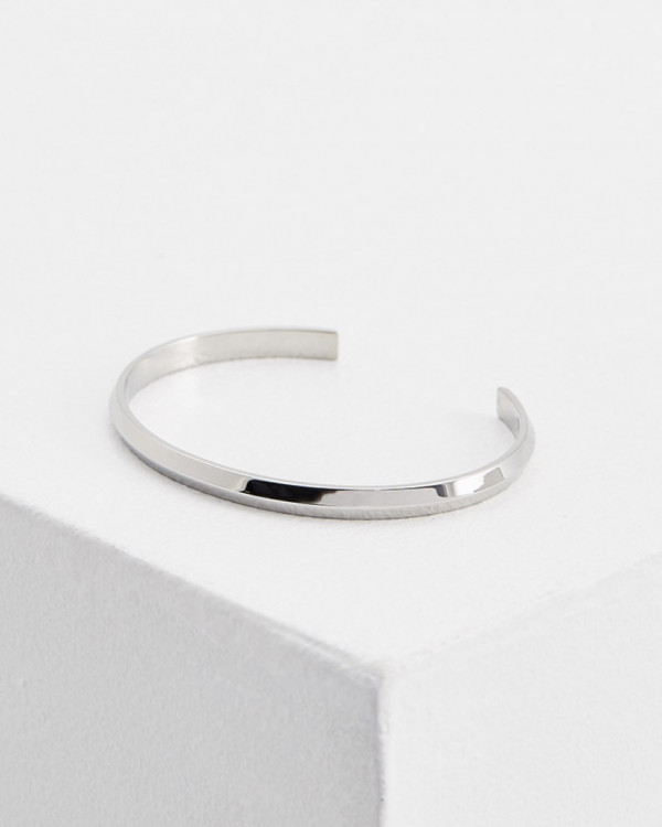 Браслеты на плечо — тренд, который станет