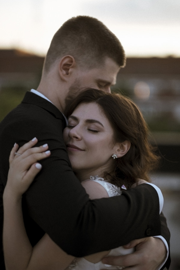 Нежная свадебная съемка с яркими акцентами