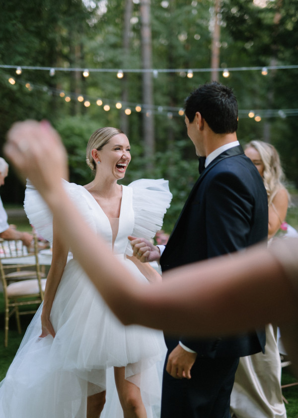 Лесная свадьба с ярким цветочным декором