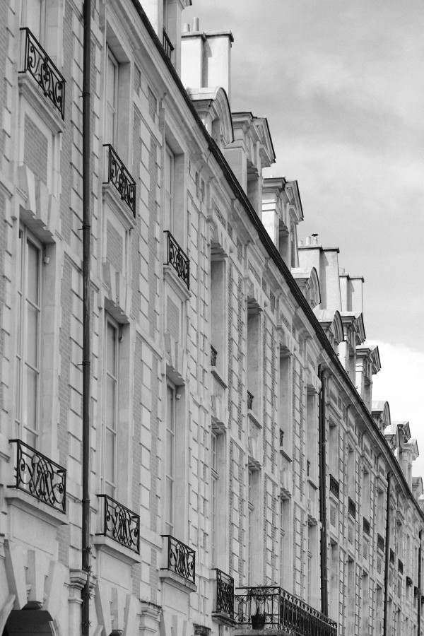 Париж, желтый микроавтобус и романтичная съемка для