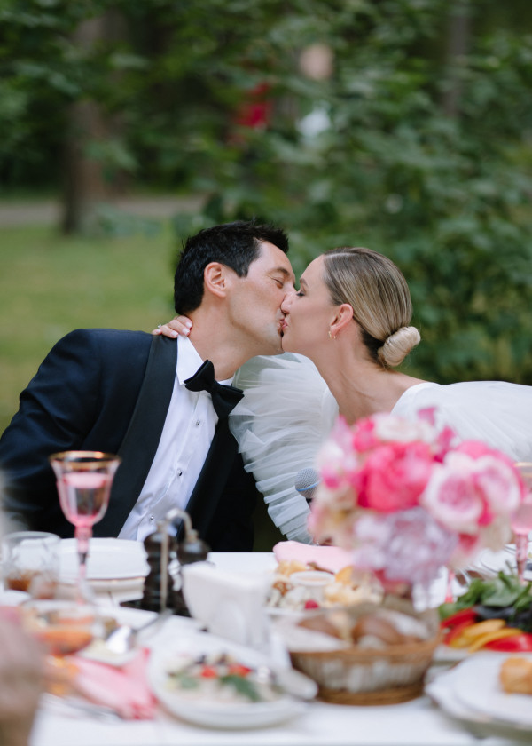 Лесная свадьба с ярким цветочным декором