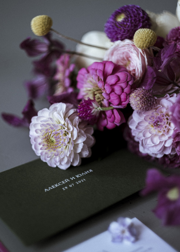 Нежная свадебная съемка с яркими акцентами