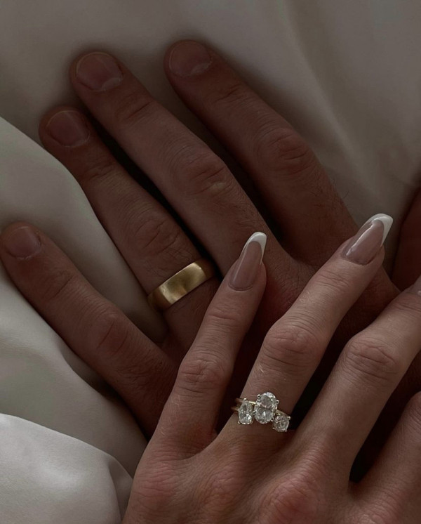 Помолвочное кольцо с овальной огранкой — тренд,