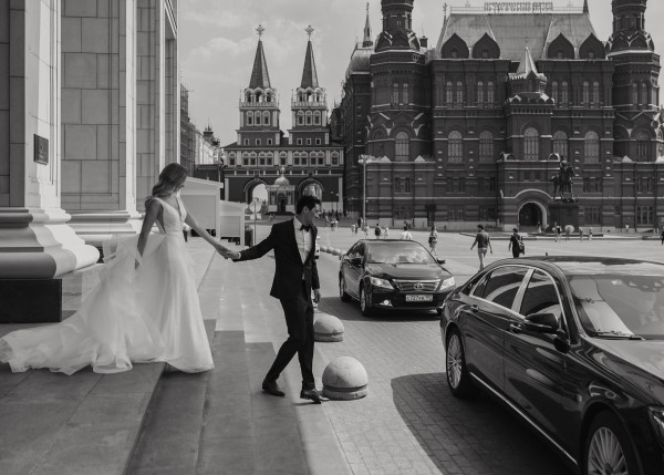 Лесная свадьба с ярким цветочным декором