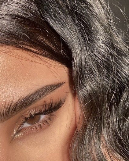 Наращивание ресниц и ламинирование в макияже невесты: