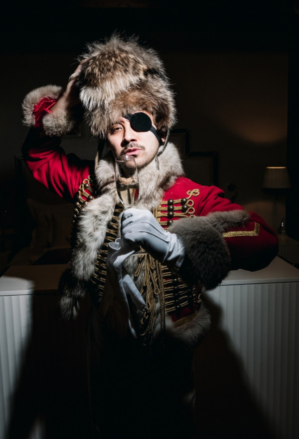 Ведущие Константин Анисимов