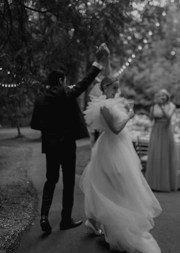 Лесная свадьба с ярким цветочным декором