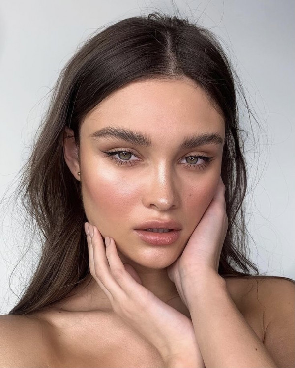 Наращивание ресниц и ламинирование в макияже невесты: