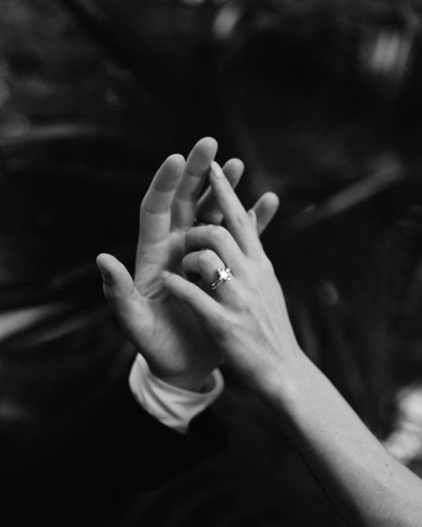 Помолвочное кольцо с овальной огранкой — тренд,