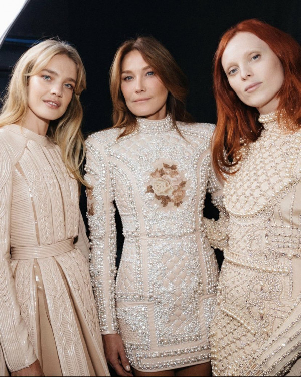 Платье невесты: трендовые цвета 2022 года