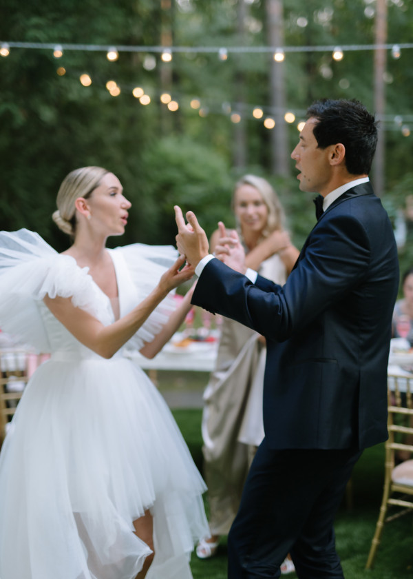 Лесная свадьба с ярким цветочным декором