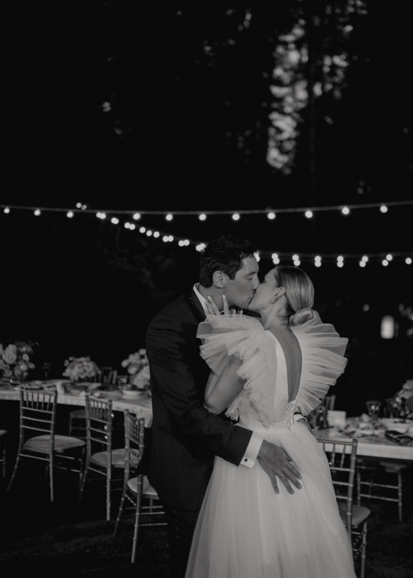 Лесная свадьба с ярким цветочным декором