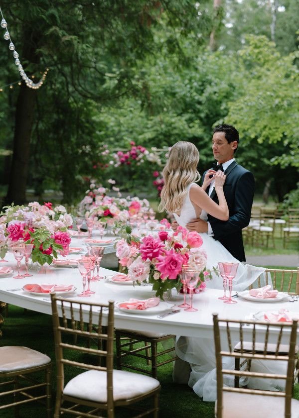 Лесная свадьба с ярким цветочным декором