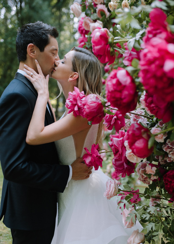 Лесная свадьба с ярким цветочным декором