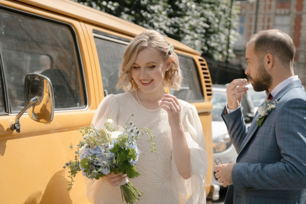 Париж, желтый микроавтобус и романтичная съемка для