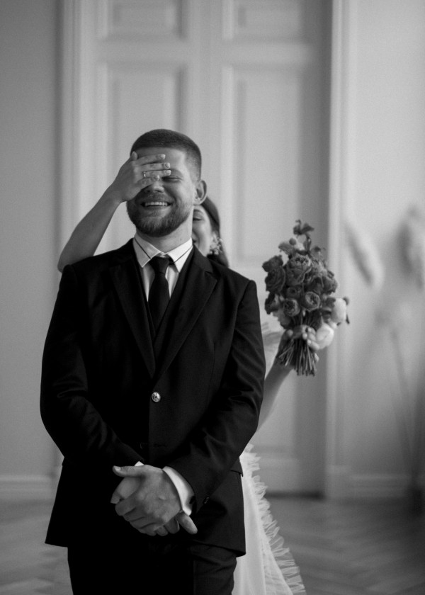 Нежная свадебная съемка с яркими акцентами