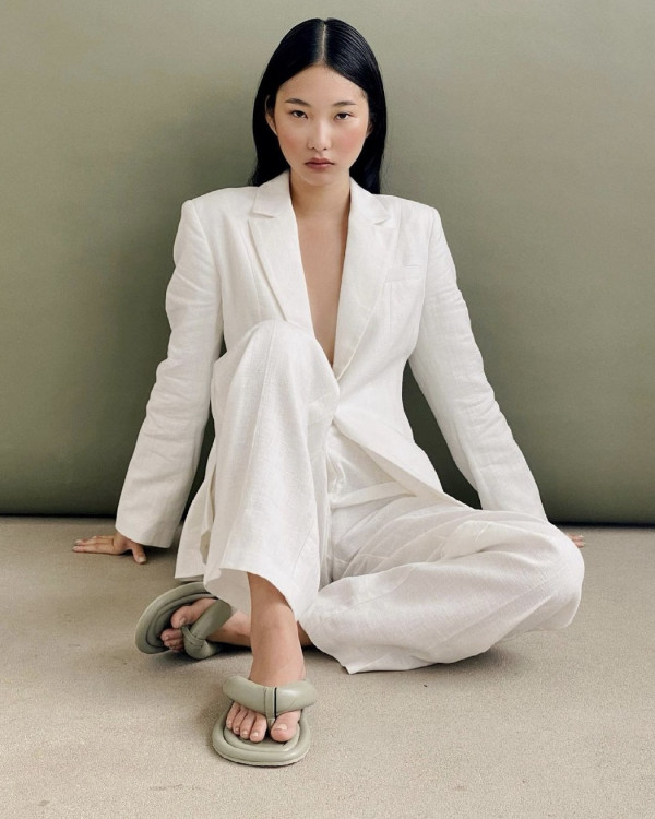 Простые total-white образы для росписи в загсе