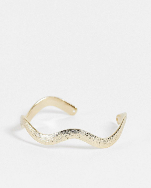 Браслеты на плечо — тренд, который станет