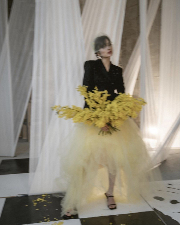 Платье невесты: трендовые цвета 2022 года