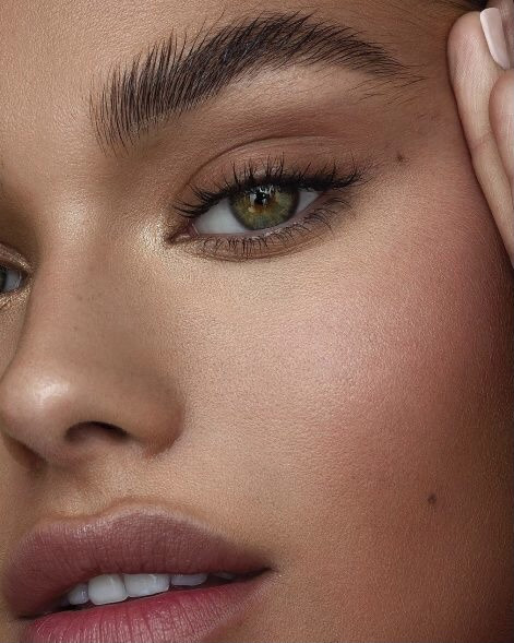 Наращивание ресниц и ламинирование в макияже невесты: