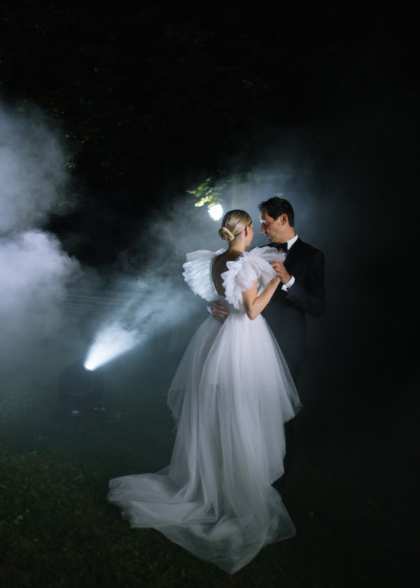 Лесная свадьба с ярким цветочным декором