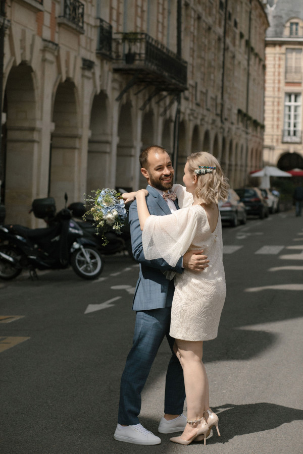 Париж, желтый микроавтобус и романтичная съемка для