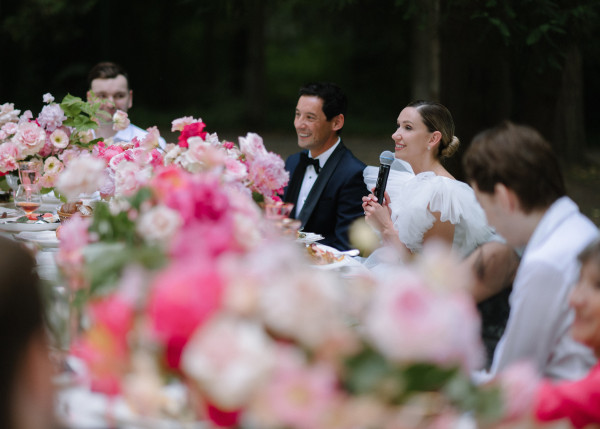 Лесная свадьба с ярким цветочным декором