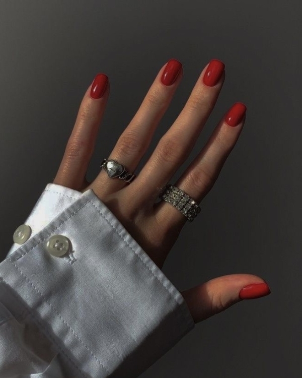 20 актуальных идей маникюра для холодного времени