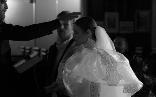 Свадебная церемония в готическом соборе и камерный