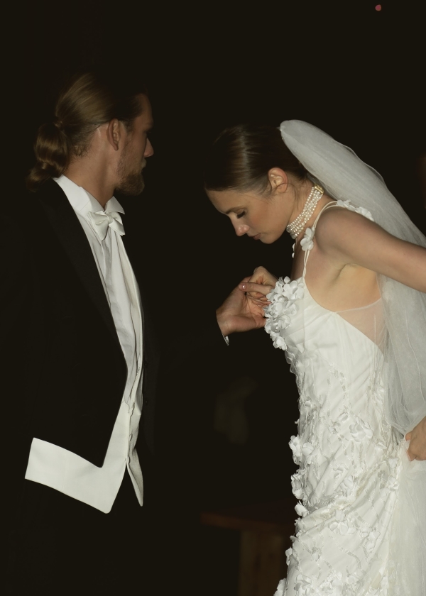 Свадебная церемония в готическом соборе и камерный