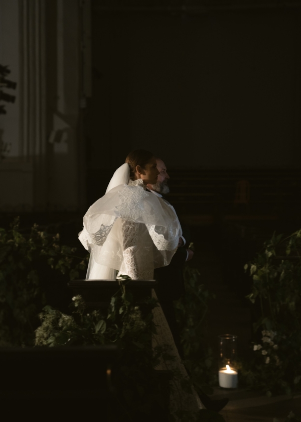 Свадебная церемония в готическом соборе и камерный