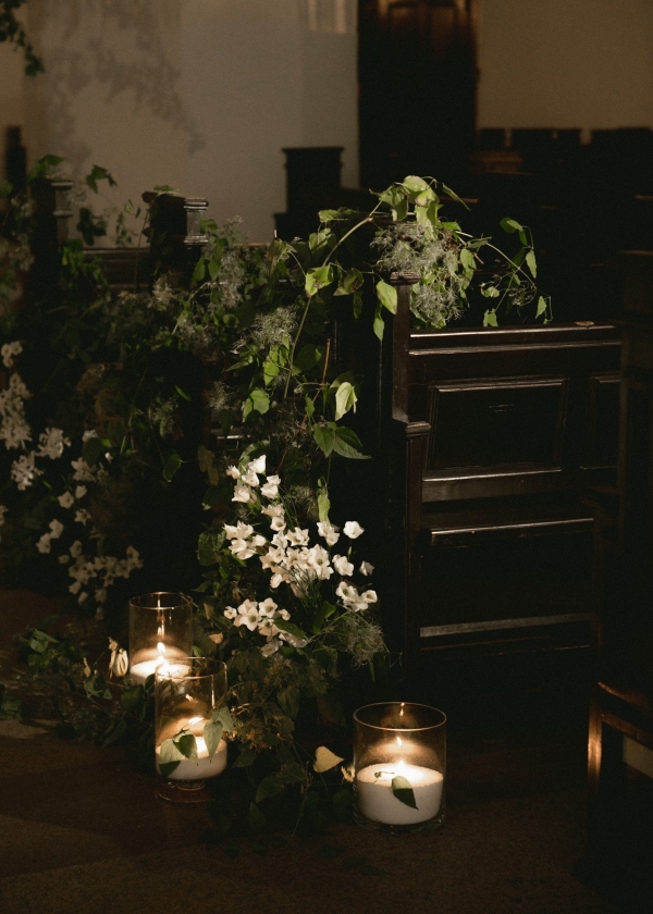 Свадебная церемония в готическом соборе и камерный