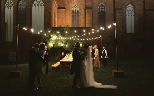 Свадебная церемония в готическом соборе и камерный