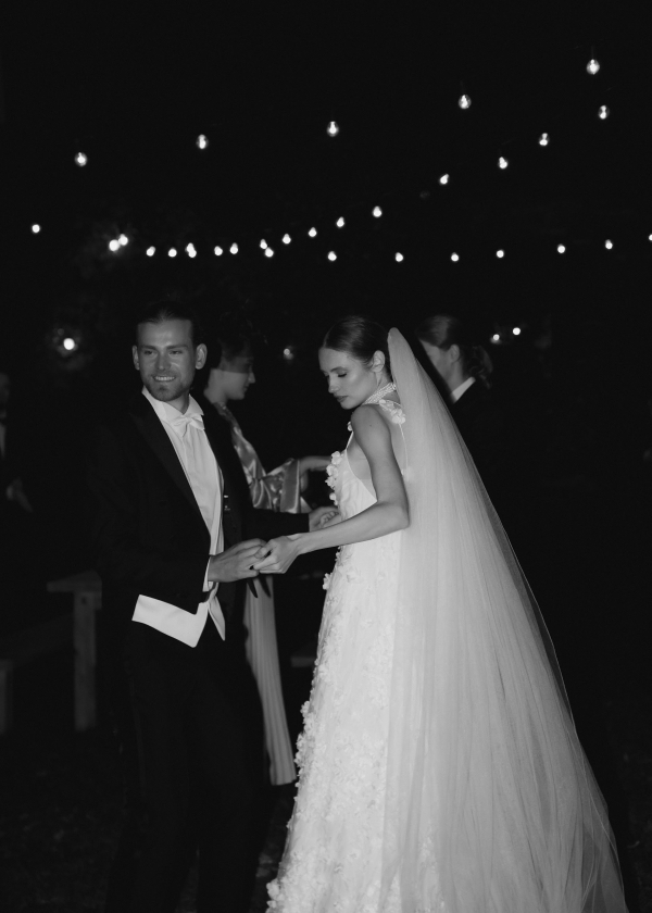 Свадебная церемония в готическом соборе и камерный