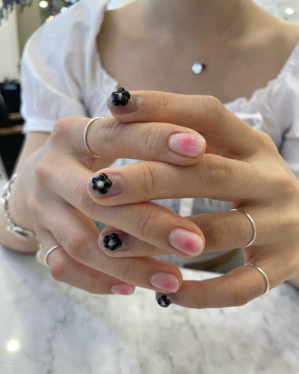 20 актуальных идей маникюра для холодного времени