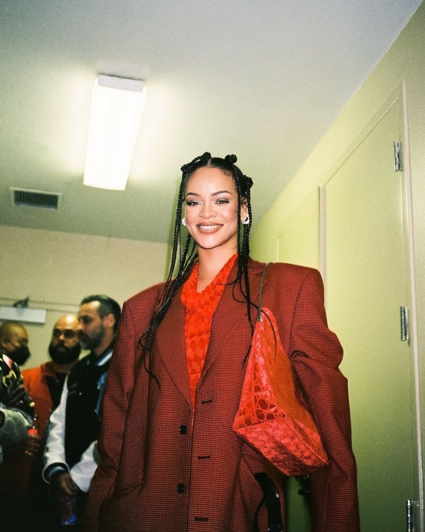 Рианна выпустила новый трек — и это