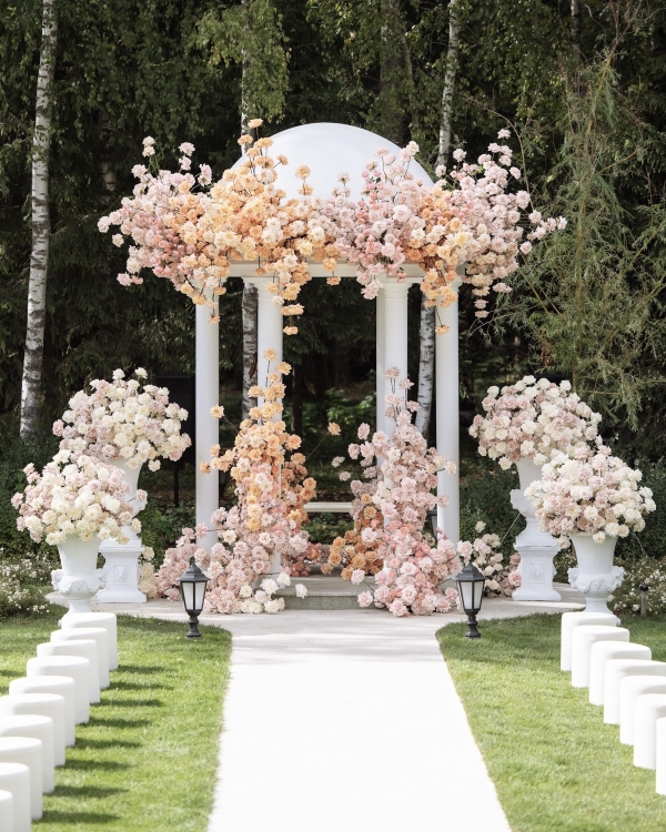 Свадьба в собственном шато с тысячами живых