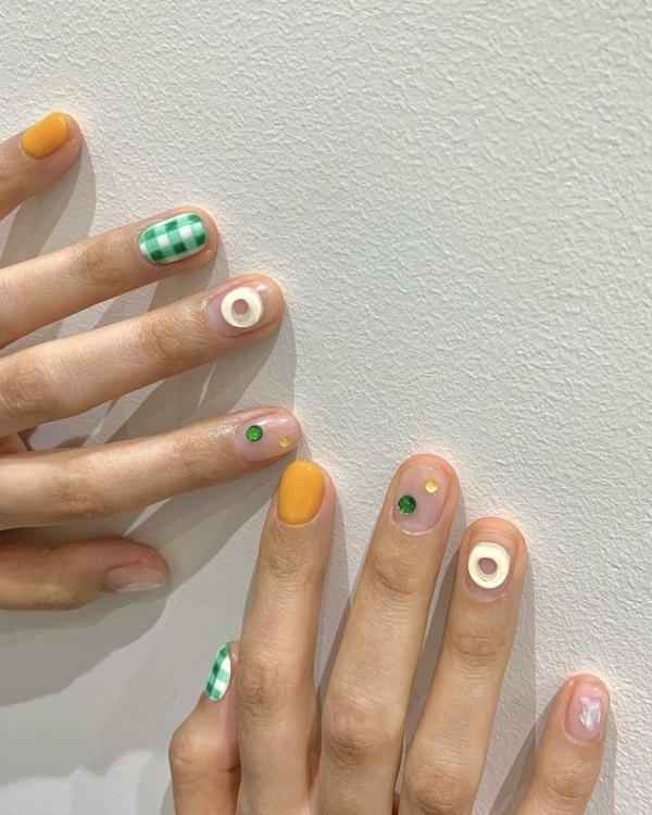 20 актуальных идей маникюра для холодного времени