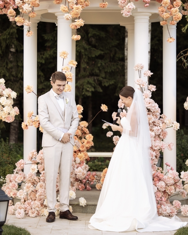 Свадьба в собственном шато с тысячами живых