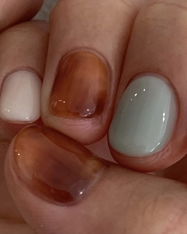 20 актуальных идей маникюра для холодного времени