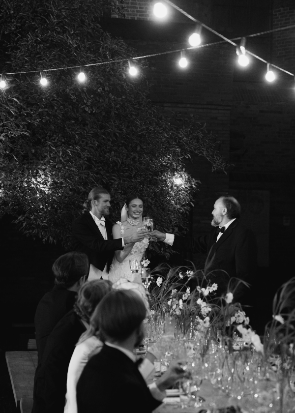 Свадебная церемония в готическом соборе и камерный