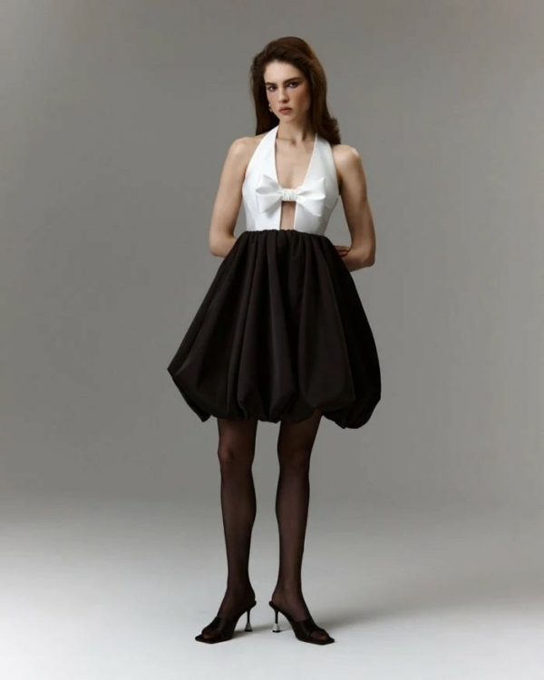 Черным по белому: 16 монохромных образов для