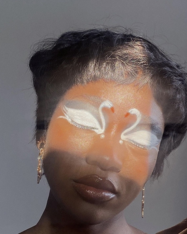 Страшно красиво: 20 небанальных идей макияжа на