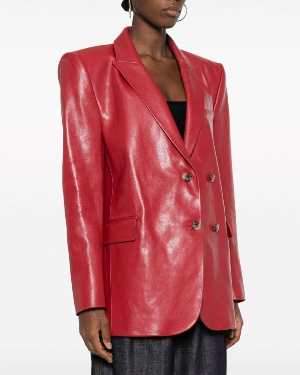 26 красных кожаных вещей, которые точно притянут