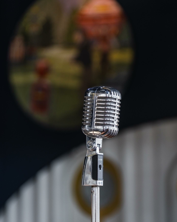 Шампанский ужин, вечеринки в честь Хэллоуина и