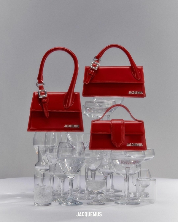 26 красных кожаных вещей, которые точно притянут